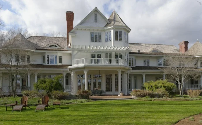 Exterior view of Ron Howard House in Connecticu